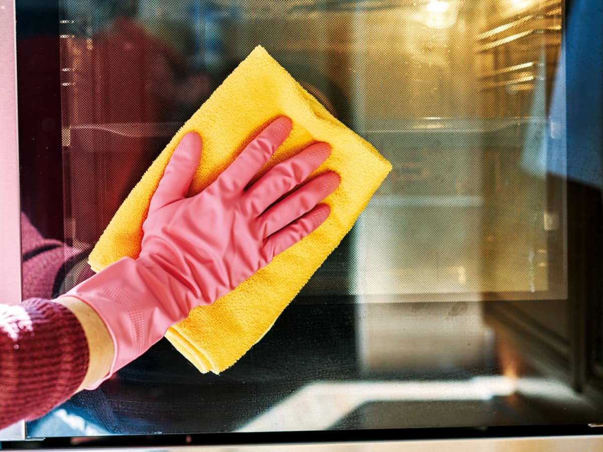 Lau chùi bên ngoài thân máy Lau chùi bên ngoài thân máy